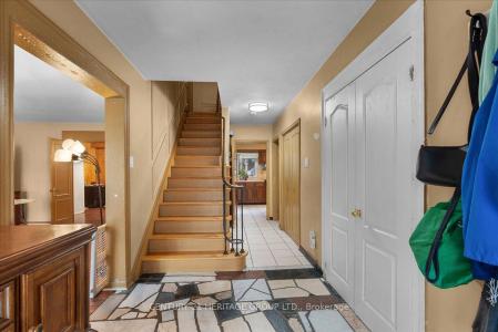 67 ELMHURST DRIVE, Hamilton, Ontario L8T 1C5, Canadá