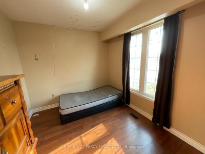 2 TRELAWN PARKWAY E, Welland, Ontario L3C 1W3, Canada