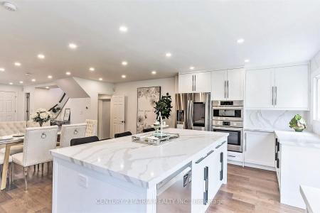 132 KERSEY CRESCENT, Richmond Hill, Ontario L4C 5V8, Canada