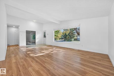 4312 117 STREET NW, Edmonton, Alberta T6J 1T8, CANADÁ