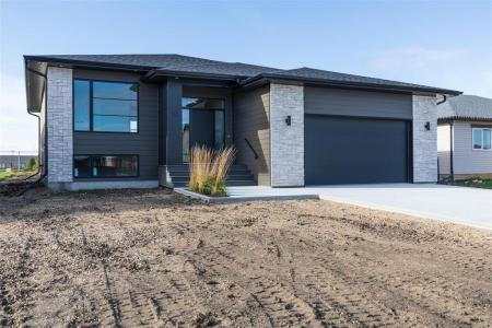 30 CARIBOU BAY, Steinbach, Manitoba R5G 0Z3, Canada