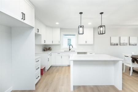 30 CARIBOU BAY, Steinbach, Manitoba R5G 0Z3, Canadá