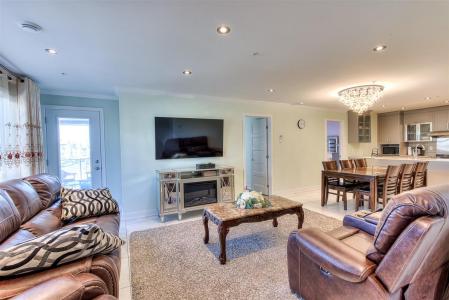 6005 Rue de Châteauneuf, Brossard, Quebec J4Z 0P2, Canada