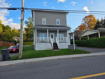 869-869A Rue Commerciale N., Témiscouata-sur-le-Lac, קוויבק G0L 1E0, קנדה