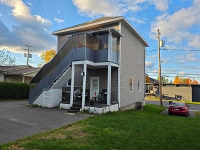 869-869A Rue Commerciale N., Témiscouata-sur-le-Lac, קוויבק G0L 1E0, קנדה