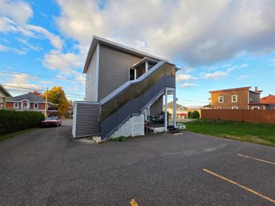 869-869A Rue Commerciale N., Témiscouata-sur-le-Lac, קוויבק G0L 1E0, קנדה