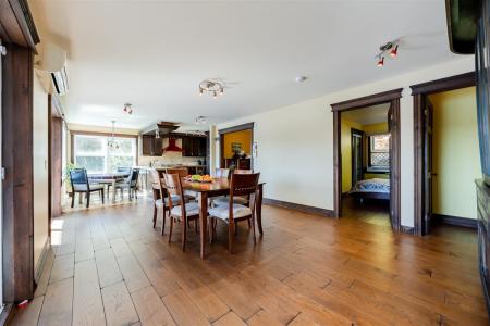 205  Ch. du Lac-Dufour, Mont-Tremblant, Quebec J8E 2H8, Kanada