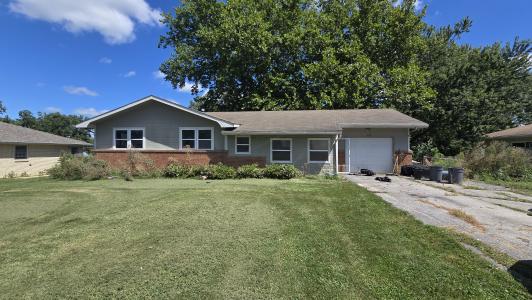 602 N West Street, Cameron, Missouri 64429, USA