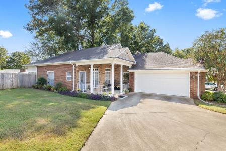 232 Camelot Way, Florence, Alabama 35633