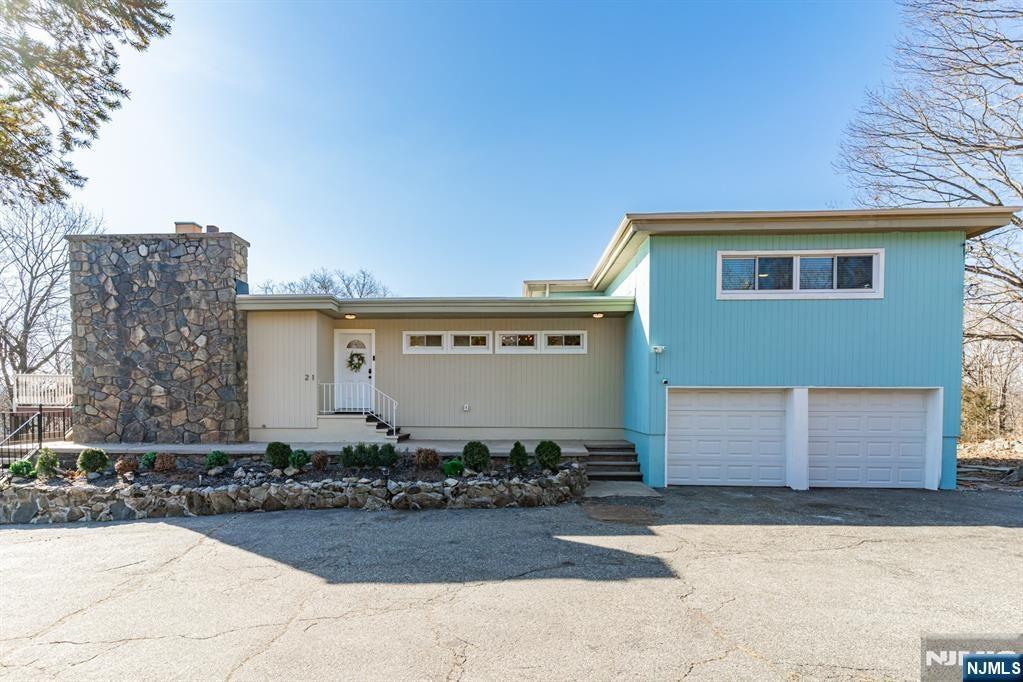 21 Skyview Road, Ringwood, New Jersey 07456