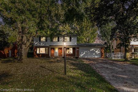 5391 Antoinette Dr , Grand Blanc, Michigan 48439, USA