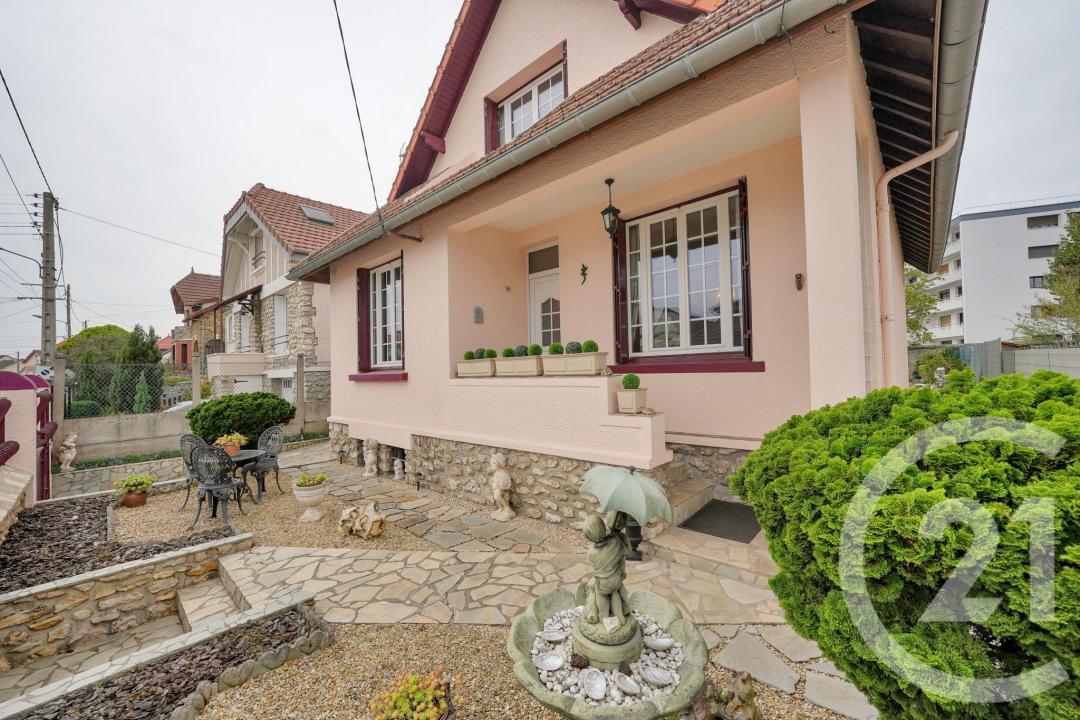 Combs La Ville, Isla De Francia 77380, Francia