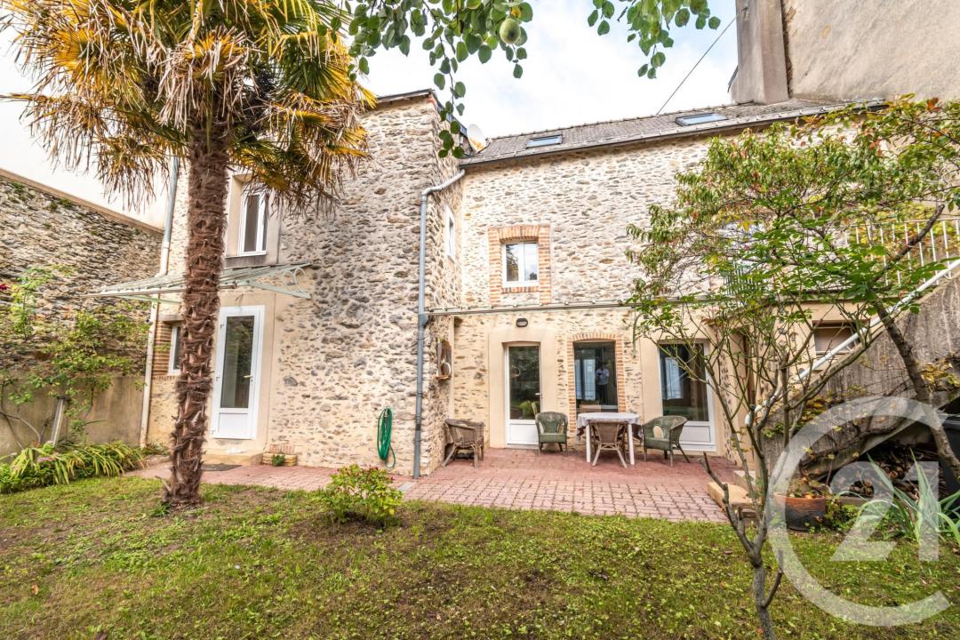 Laval, Países Del Loira 53000, Francia