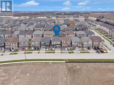 10 TWEEDHILL AVENUE, Caledon, Ontario L7C 4K5, CANADÁ