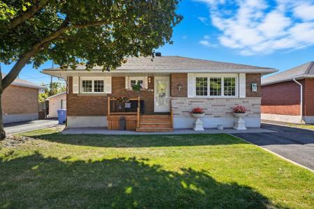 38  Rue du Curé-Robert, Gatineau (Hull), 魁北克省 J8Y 1M3, 加拿大