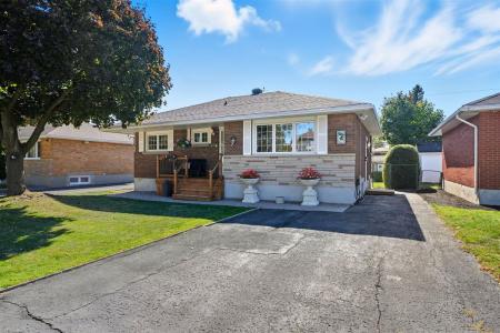 38  Rue du Curé-Robert, Gatineau (Hull), Québec J8Y 1M3, Canada