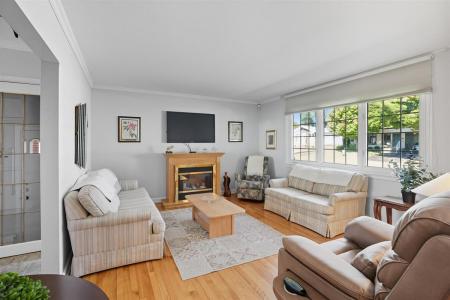 38  Rue du Curé-Robert, Gatineau (Hull), Québec J8Y 1M3, Canada