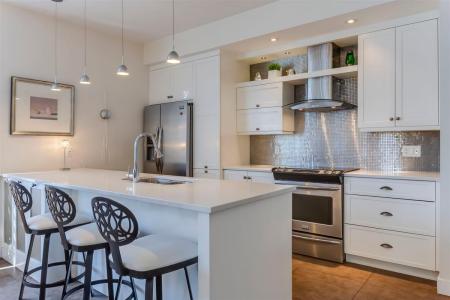 2176  Ch. François-Hertel, Magog, Quebec J1X 0M1, Canadá