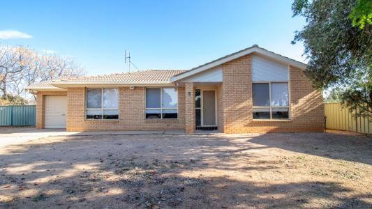 9 George Field Drive, Parkes, NSW 2870, Australia