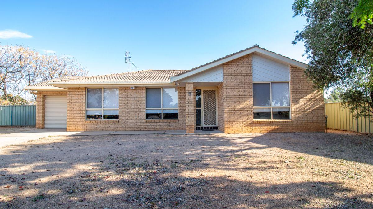 9 George Field Drive, Parkes, NSW 2870, Australia