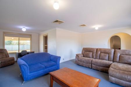 9 George Field Drive, Parkes, NSW 2870, Australia