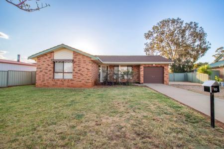 10 Thomas Tom Crescent, Parkes, NSW 2870, Australia