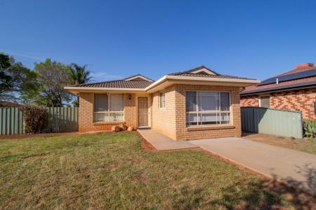 16 Thomas Tom Crescent, Parkes, NSW 2870, Australia