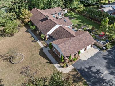 32525 6 Mile Road, Livonia, Michigan 48152, USA