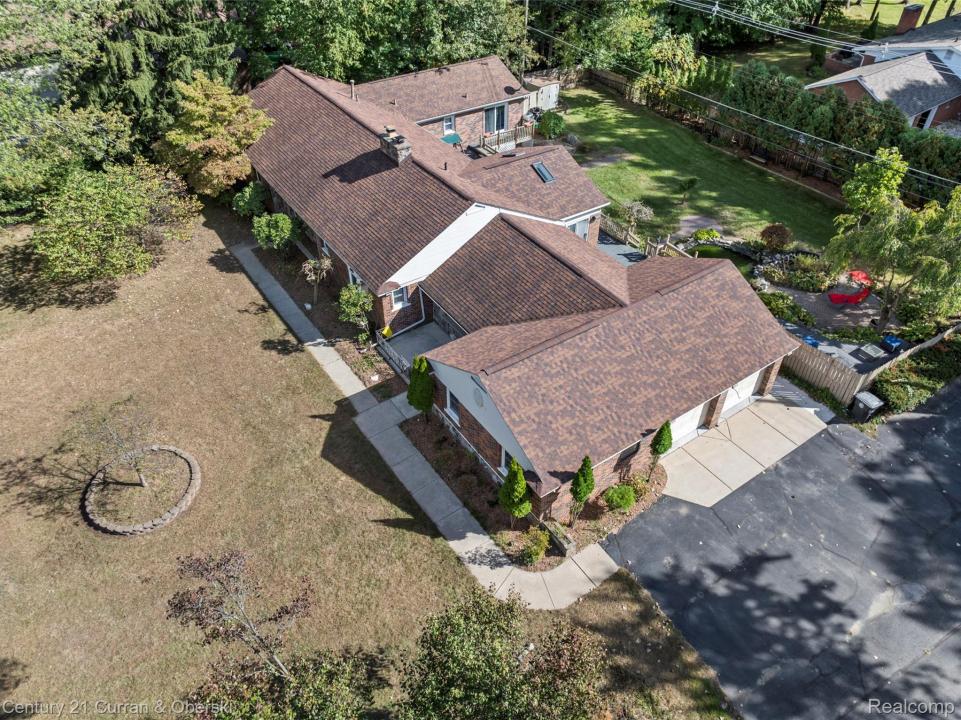 32525 6 Mile Road, Livonia, 密歇根州 48152, 美国