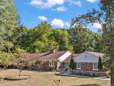 32525 6 Mile Road, Livonia, 密歇根州 48152, 美国