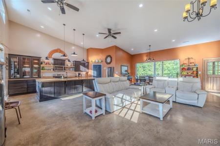 3 Pecan Trail, Tunas, Missouri 65764, USA