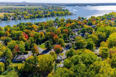 1674 Rue des Tulipes, Carignan, Quebec J3L 5E4, Canadá