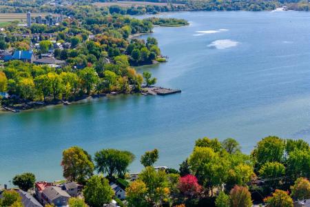 1674 Rue des Tulipes, Carignan, Quebec J3L 5E4, Canadá