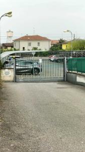 Via Madre Teresa di Calcutta, Vanzago, Lombardia 20043, Италия