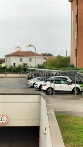 Via Madre Teresa di Calcutta, Vanzago, Lombardia 20043, Италия