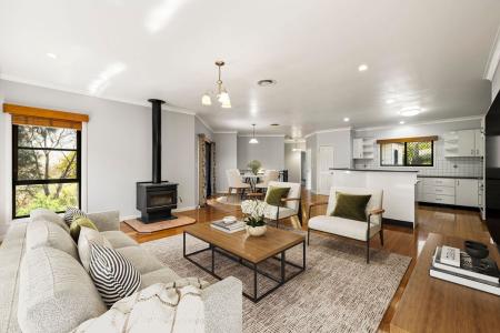 28 Hilltop Crescent, Blue Mountain Heights, QLD 4350, Austrália