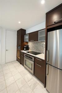 859  Rue de la Commune E., Montréal (Ville-Marie), Quebec H2L 0B9, Canada