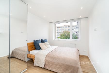 Krouzova, Praha, území Hlavního města Prahy 14300, Czech Republic