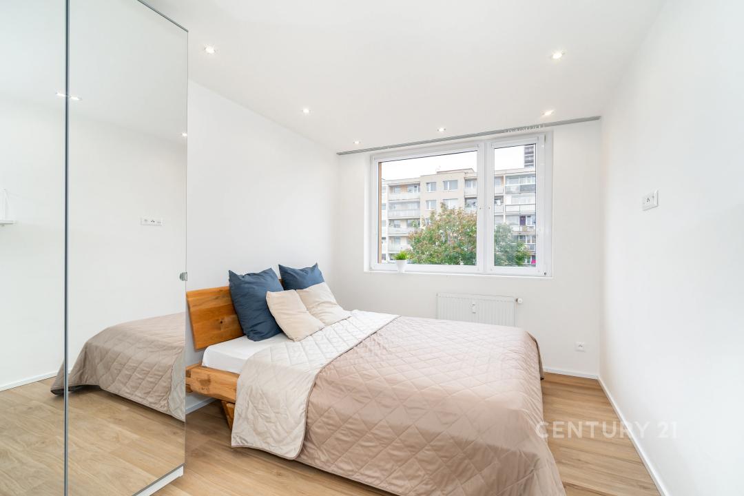 Krouzova, Praha, Území Hlavního Města Prahy 14300, Czech Republic