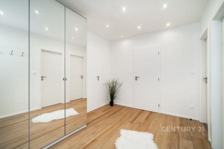 Krouzova, Praha, Území Hlavního Města Prahy 14300, Czech Republic