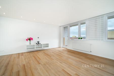 Krouzova, Praha, Území Hlavního Města Prahy 14300, Czech Republic