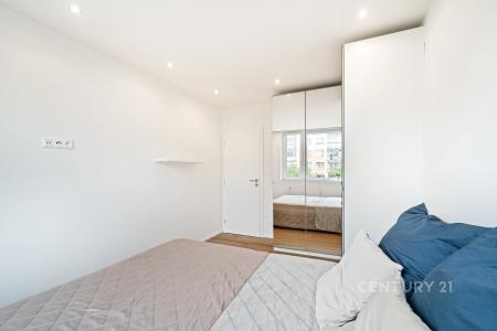 Krouzova, Praha, Území Hlavního Města Prahy 14300, Czech Republic