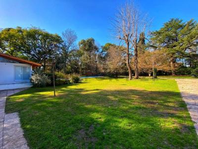 Camino Gral. Belgrano e/ 464 y 465 867, La Plata, GBA Sur 00001, Argentina