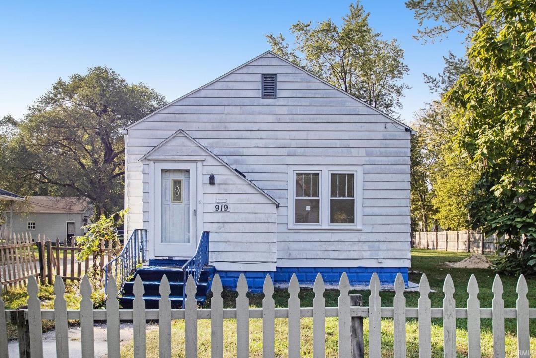 919 W Wolf Avenue, Elkhart, Indiana 46516