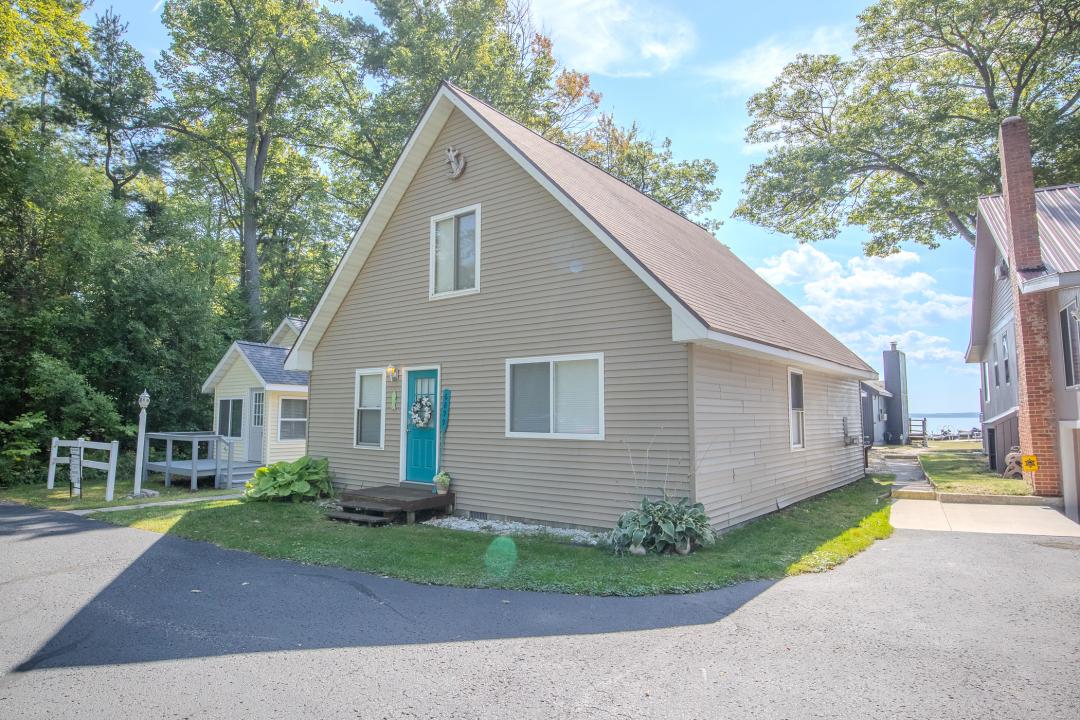 6899 E Houghton Lake Drive Unit B, Houghton Lake, Michigan 48629