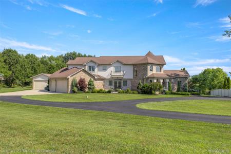 7455 Groveland Road, Groveland Township, Michigan 48442, USA