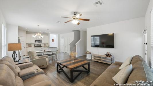 8211 Snowdeal Ln, San Antonio, Texas 78255