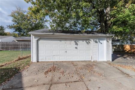 738 West Shore Boulevard, Sheffield Lake, Ohio 44054, Stati Uniti