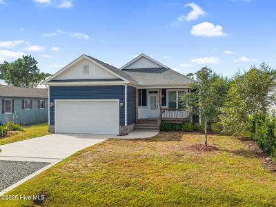 319 NE 61st Street, Oak Island, NC 28465, USA