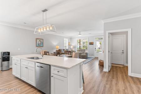 319 NE 61st Street, Oak Island, Северная Каролина 28465, Соединенные Штаты